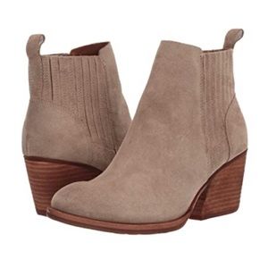 Kork-Ease SZ 9 Cinca taupe suede ankle boots